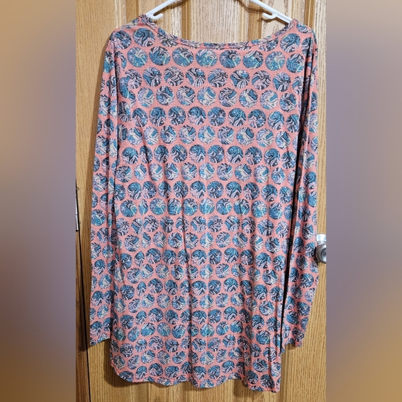 LuLaRoe Lynnae Long Sleeve Tee - Picture 2 of 5